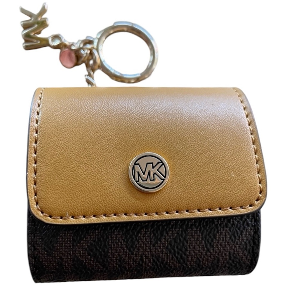 New with tags. Michael Kors case for iPods